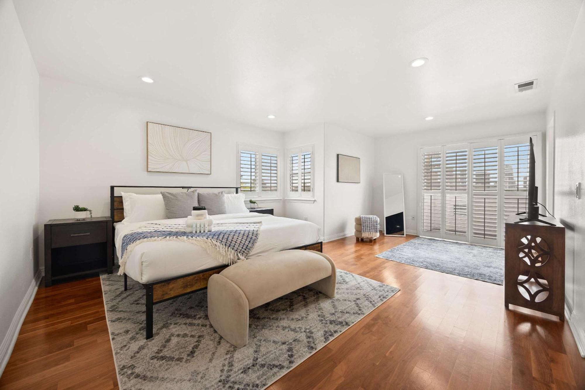 New Listing Dodger Clubhouse By Colby & Conrad Los Angeles